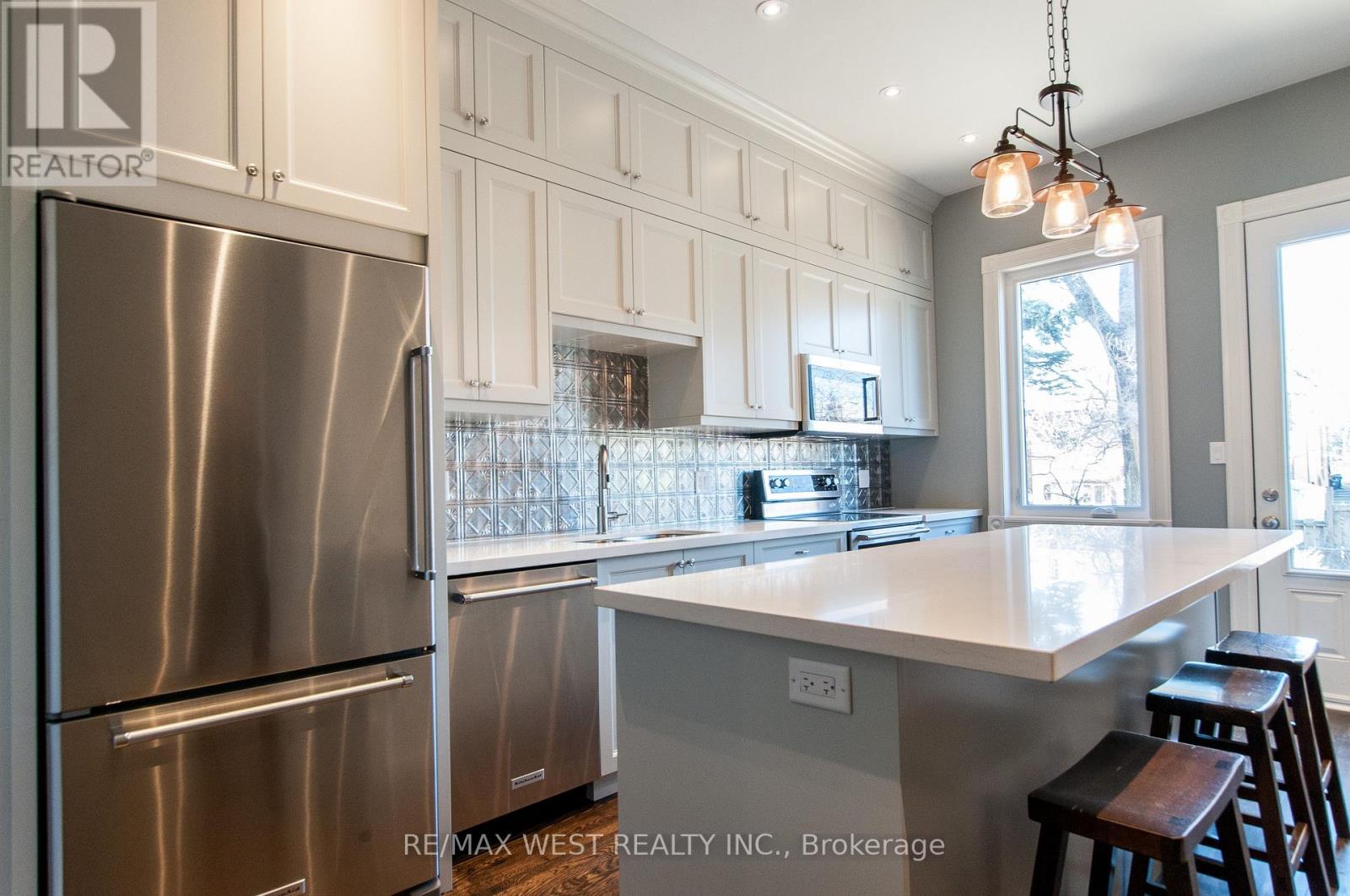 Upper - 36 Kennedy Avenue, Toronto, Ontario  M6S 2X5 - Photo 8 - W12824800