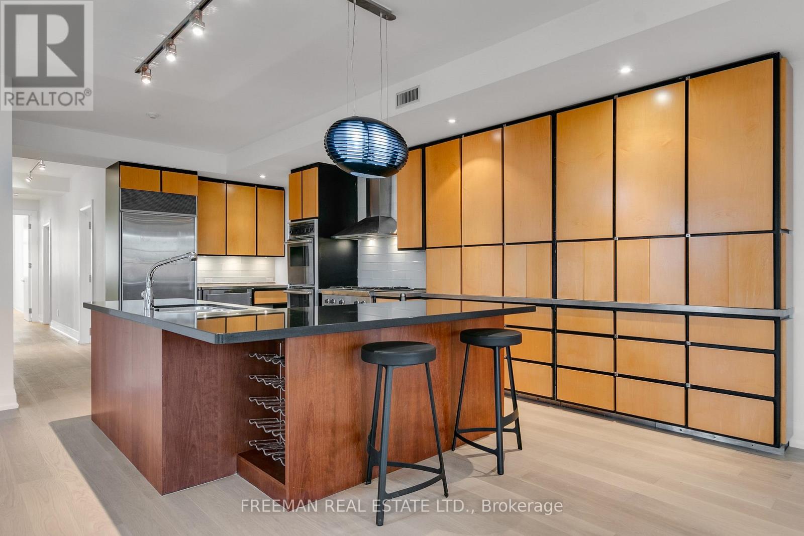 Upper - 967 Ossington Avenue, Toronto, Ontario  M6G 3V5 - Photo 10 - W12824816