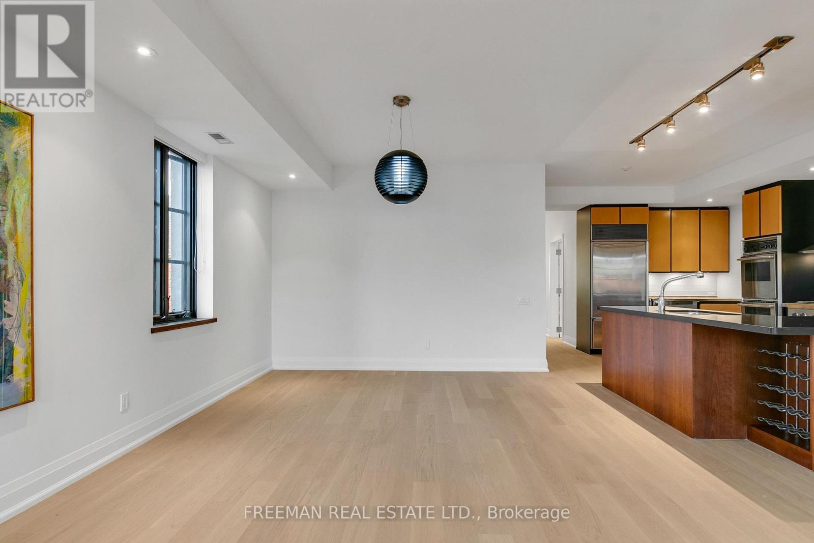 Upper - 967 Ossington Avenue, Toronto, Ontario  M6G 3V5 - Photo 12 - W12824816