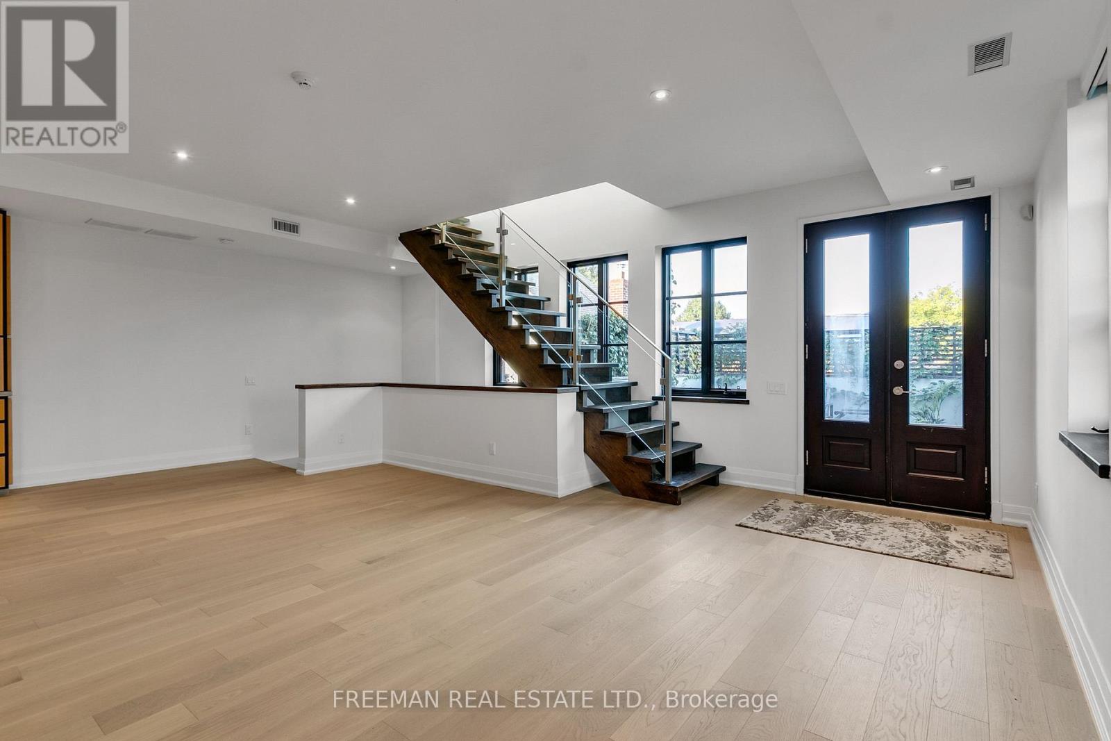 Upper - 967 Ossington Avenue, Toronto, Ontario  M6G 3V5 - Photo 13 - W12824816