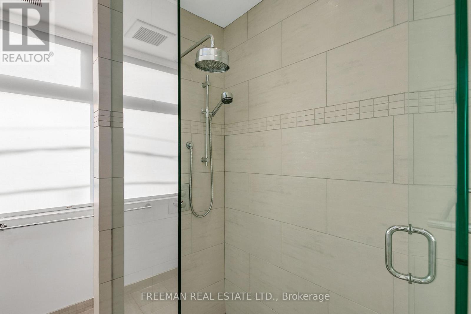 Upper - 967 Ossington Avenue, Toronto, Ontario  M6G 3V5 - Photo 20 - W12824816