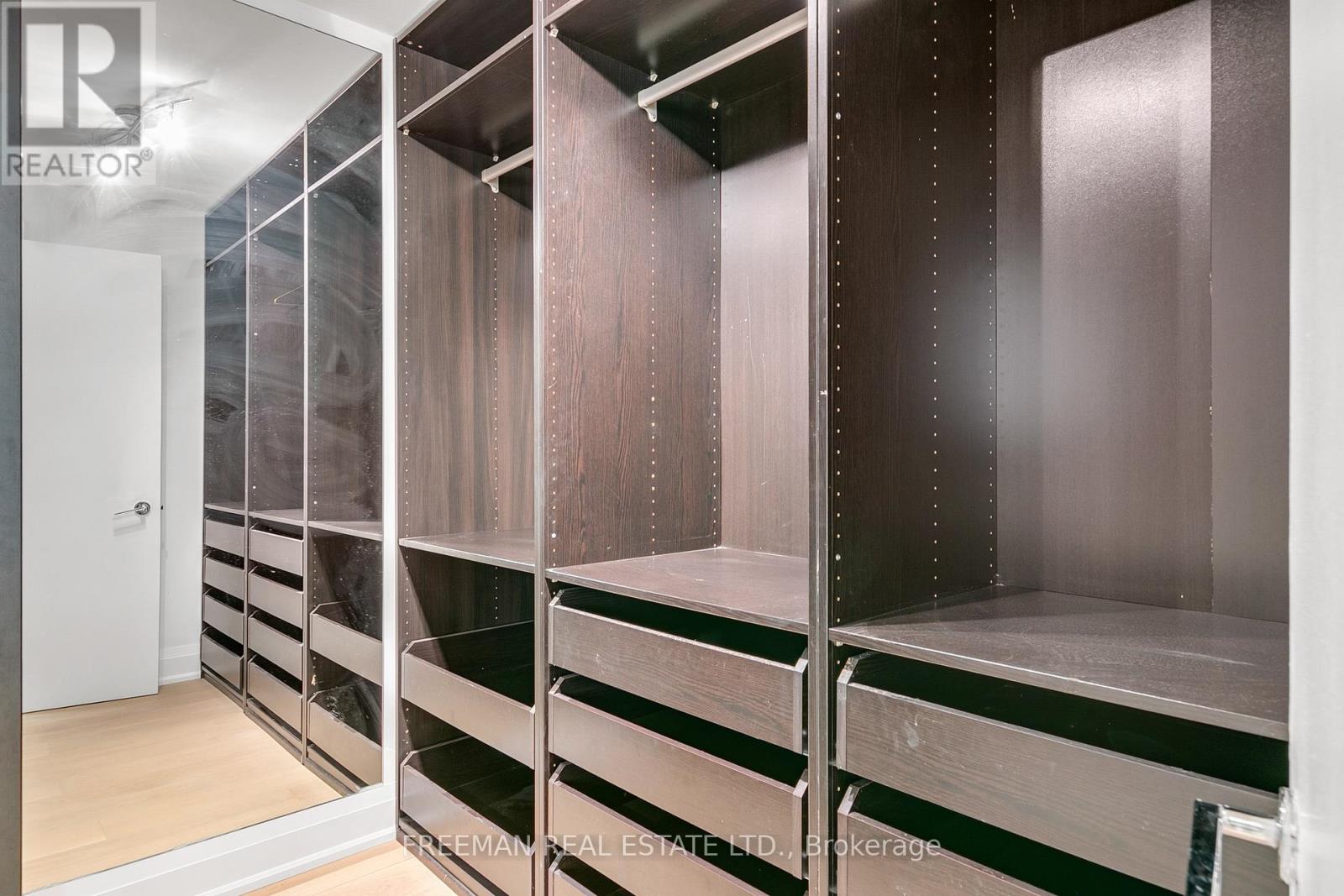 Upper - 967 Ossington Avenue, Toronto, Ontario  M6G 3V5 - Photo 21 - W12824816