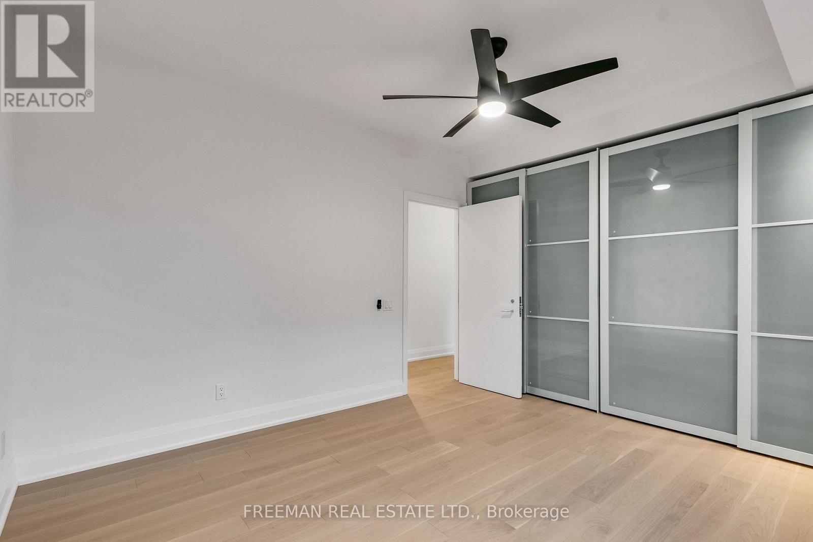 Upper - 967 Ossington Avenue, Toronto, Ontario  M6G 3V5 - Photo 25 - W12824816