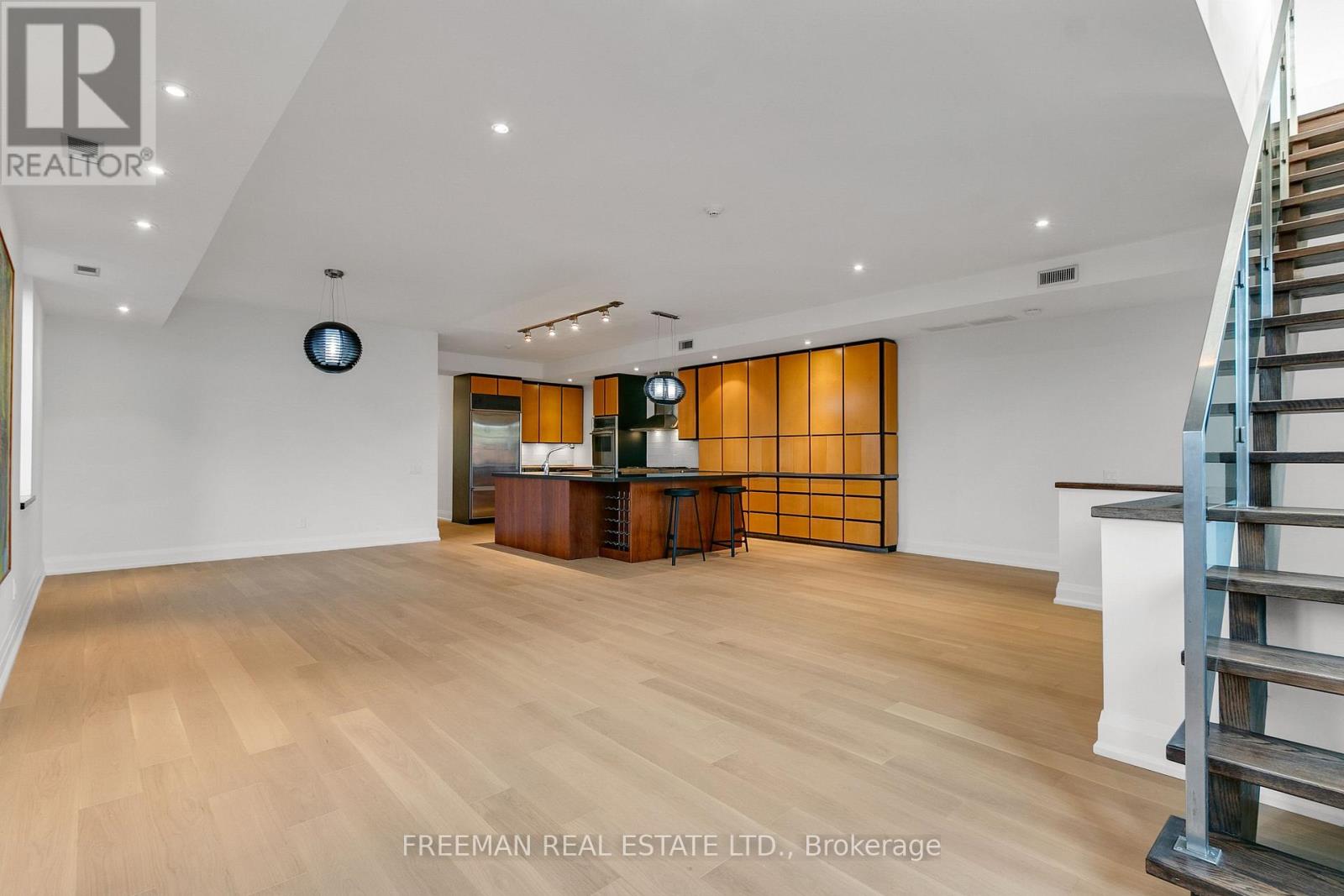 Upper - 967 Ossington Avenue, Toronto, Ontario  M6G 3V5 - Photo 3 - W12824816