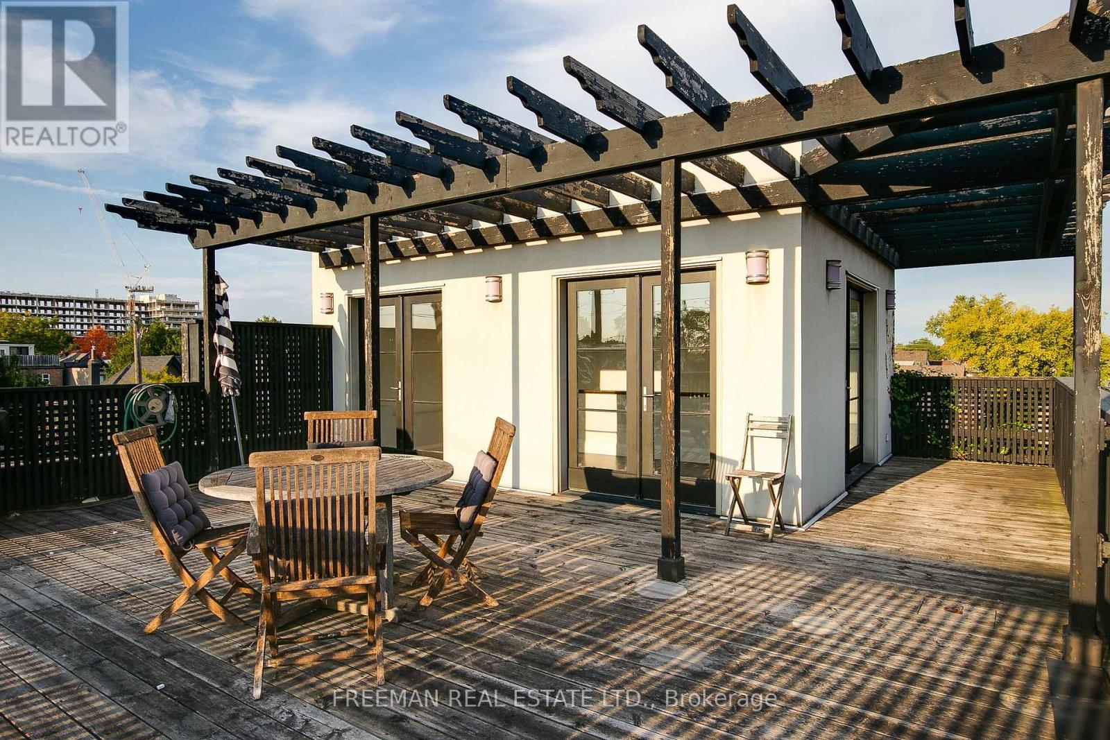 Upper - 967 Ossington Avenue, Toronto, Ontario  M6G 3V5 - Photo 33 - W12824816