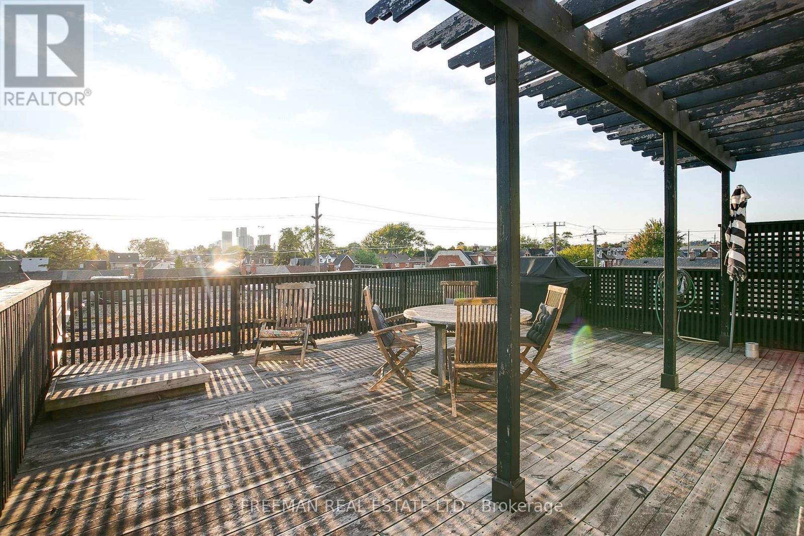 Upper - 967 Ossington Avenue, Toronto, Ontario  M6G 3V5 - Photo 34 - W12824816