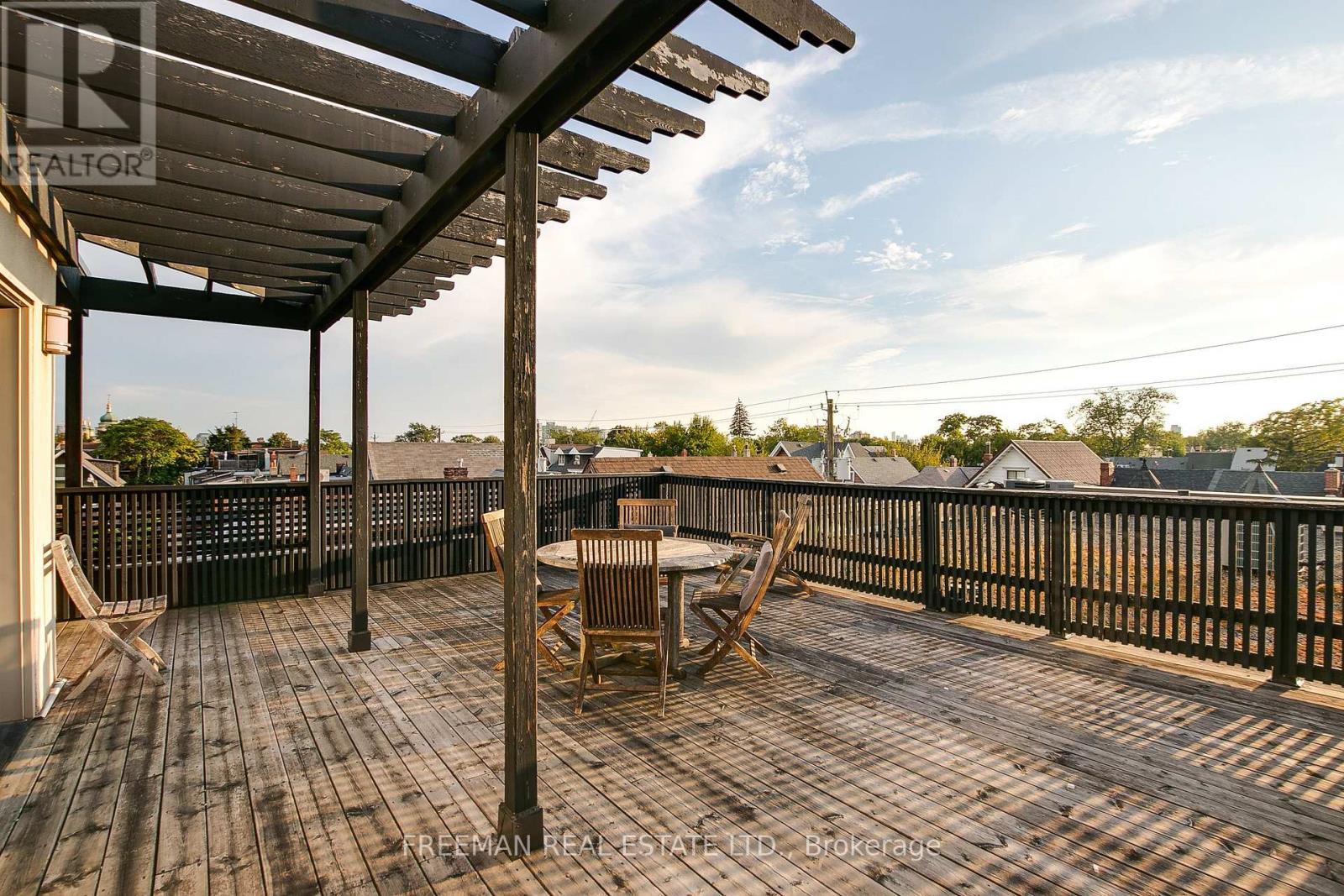 Upper - 967 Ossington Avenue, Toronto, Ontario  M6G 3V5 - Photo 35 - W12824816