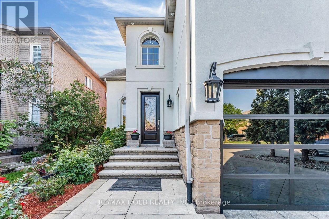 2293 Woodcrest Drive, Oakville, Ontario  L6M 4C5 - Photo 2 - W12824822