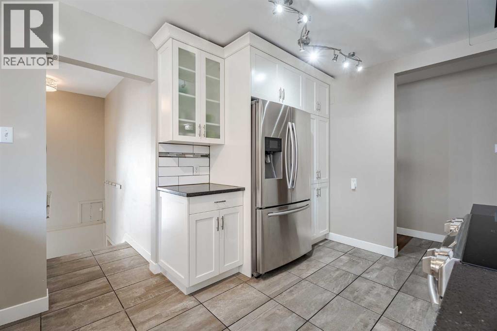 94 Brantford Crescent Nw, Calgary, Alberta  T2L 1N8 - Photo 11 - A2288265