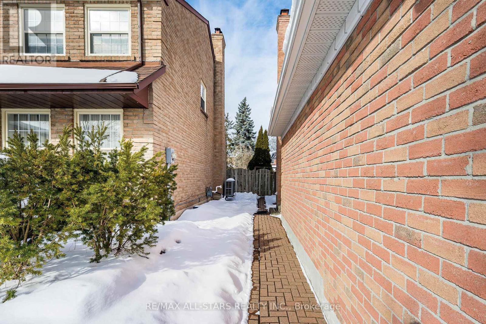 24 Ferndell Circle, Markham, Ontario  L3R 3Y8 - Photo 45 - N12820528