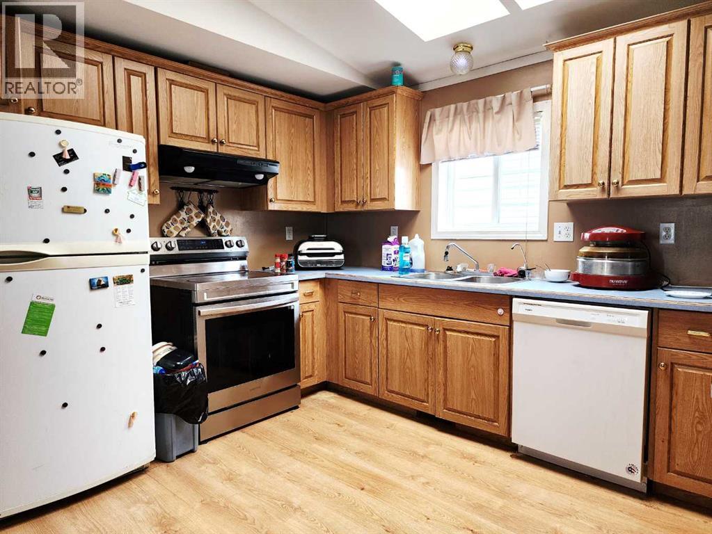 2 East Loop, Joffre, Alberta  T4L 2N2 - Photo 6 - A2289003