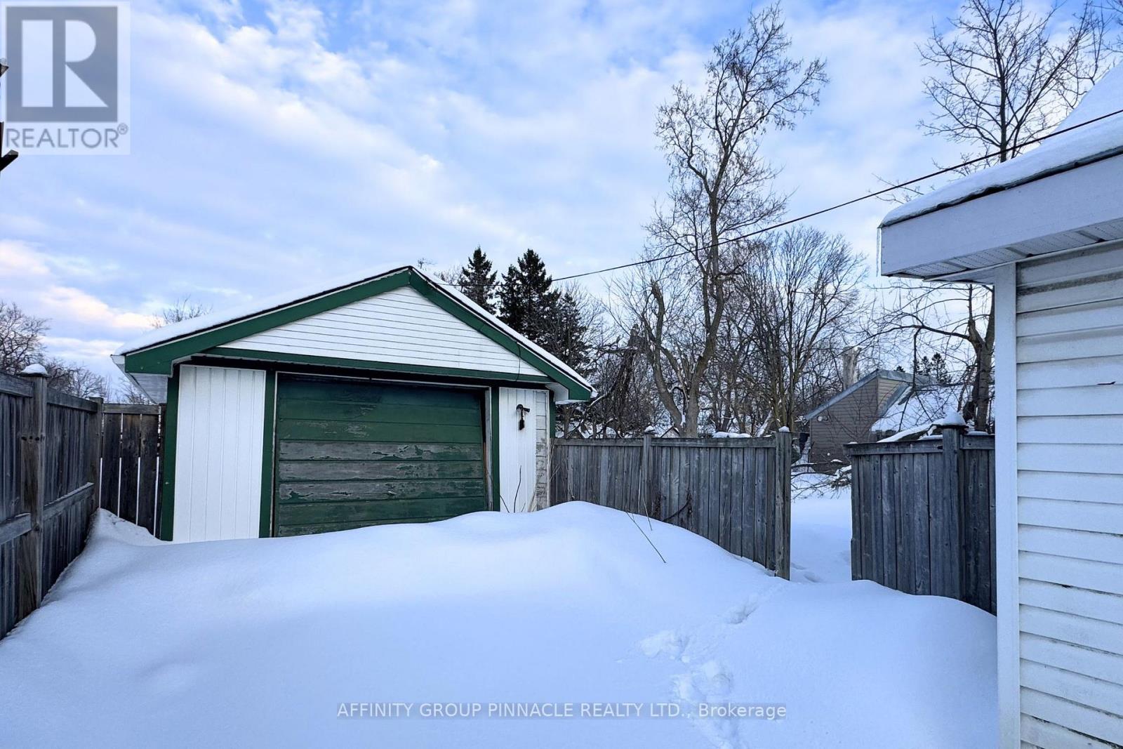 118 Lindsay Street S, Kawartha Lakes, Ontario  K9V 2M7 - Photo 3 - X12824888