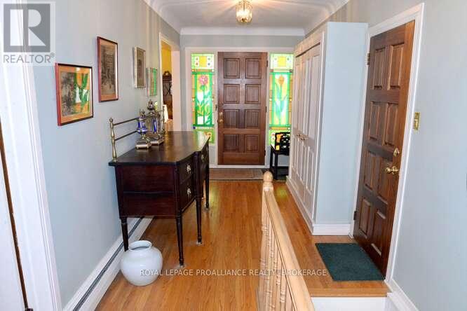 5 Helena Place, Kingston, Ontario  K7L 4V1 - Photo 4 - X12824880