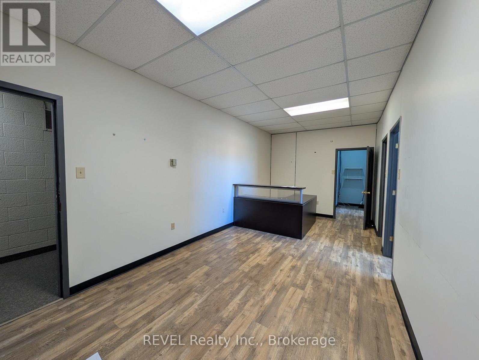 201 - 112 Queenston Street, St. Catharines, Ontario  L2R 2Z4 - Photo 3 - X12685198