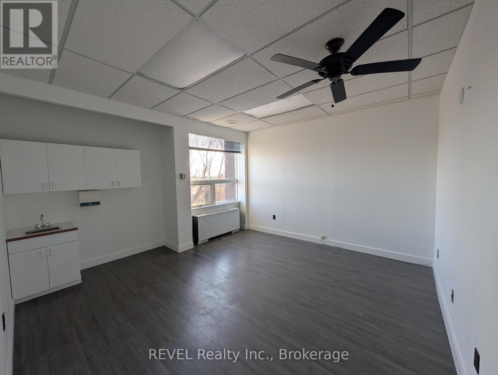 200 - 112 Queenston Street, St. Catharines, Ontario  L2R 2Z4 - Photo 4 - X12734290