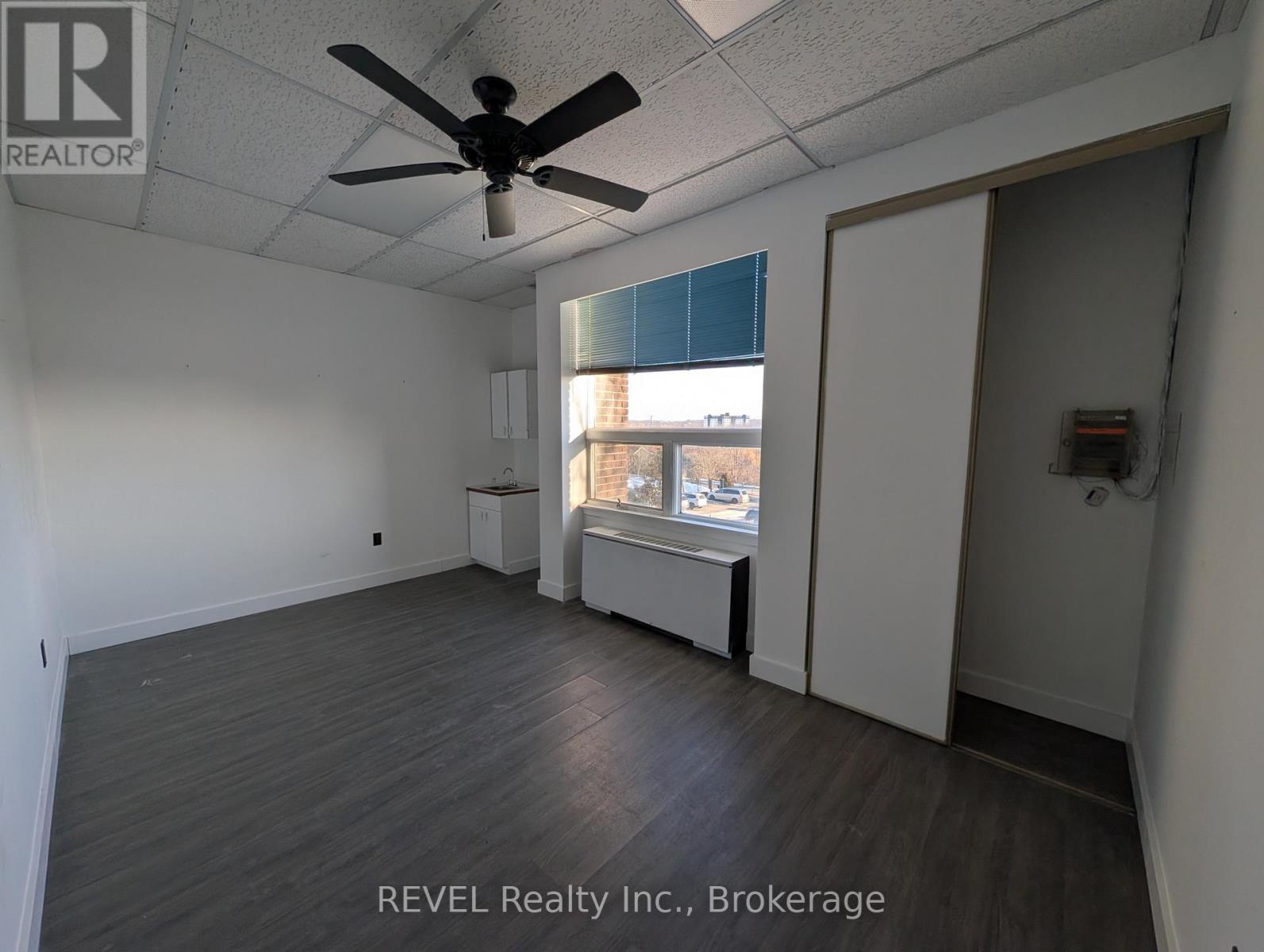 200 - 112 Queenston Street, St. Catharines, Ontario  L2R 2Z4 - Photo 5 - X12734290