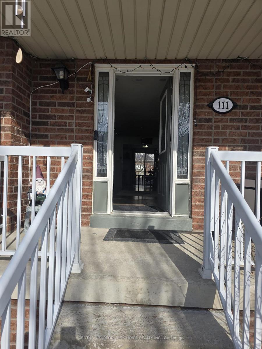 111 Gollins Drive E, Milton, Ontario  L9T 6J9 - Photo 2 - W12820808