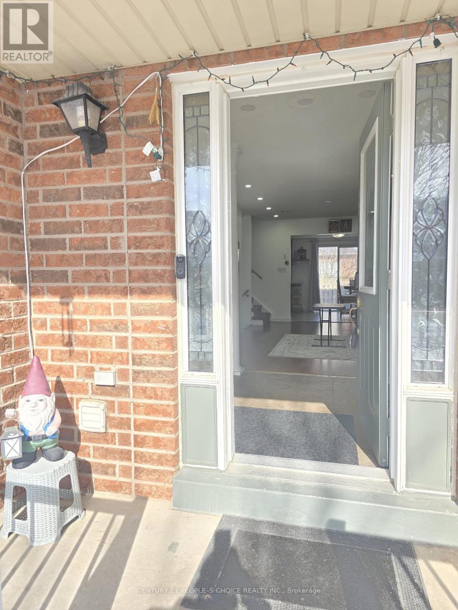 111 Gollins Drive E, Milton, Ontario  L9T 6J9 - Photo 3 - W12820808