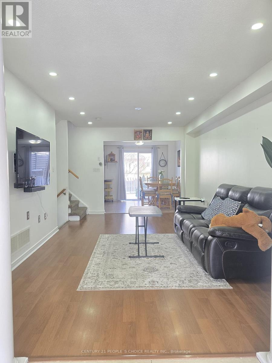 111 Gollins Drive E, Milton, Ontario  L9T 6J9 - Photo 4 - W12820808