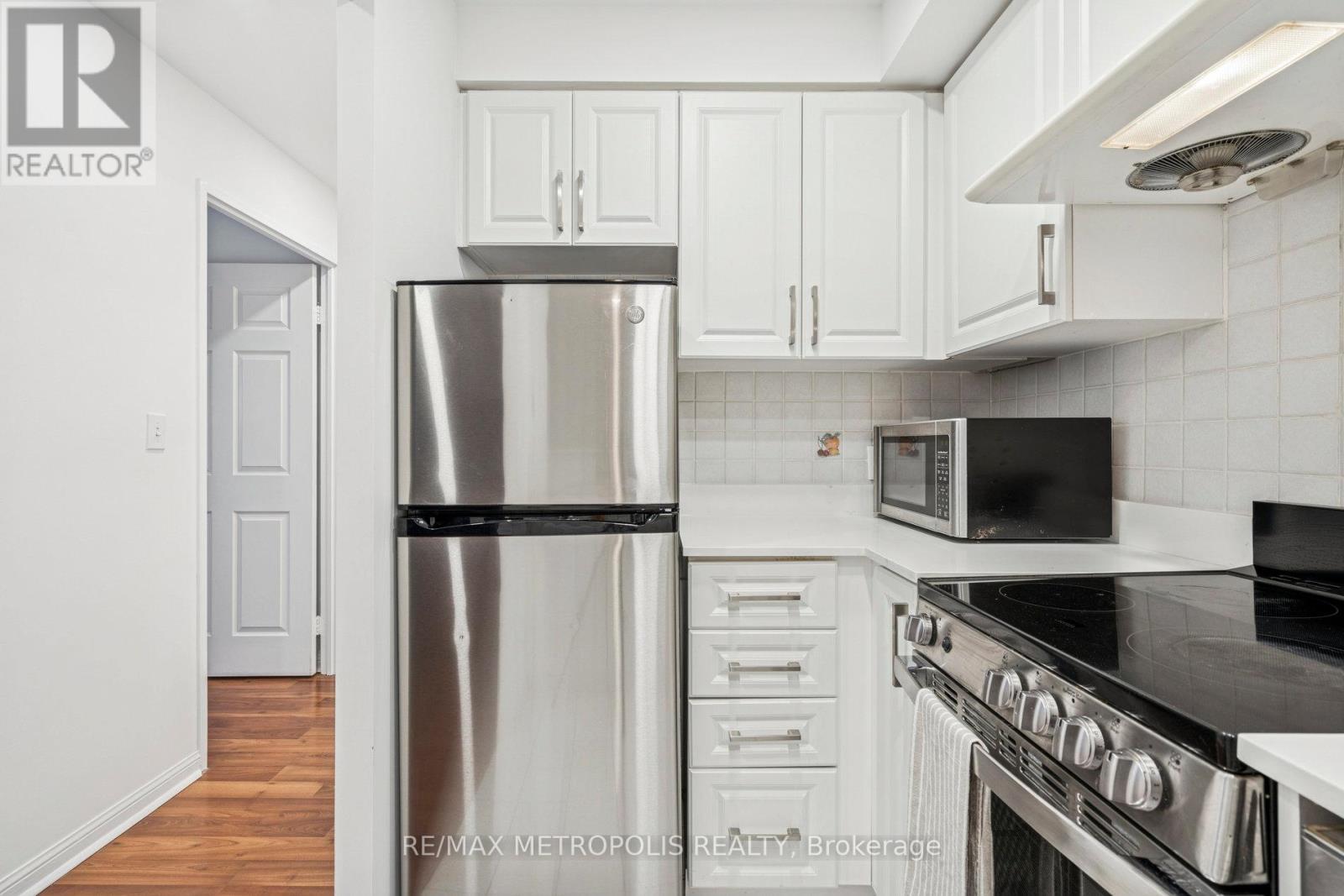 1911 - 8 Lee Centre Drive, Toronto, Ontario  M1H 3H8 - Photo 19 - E12824930