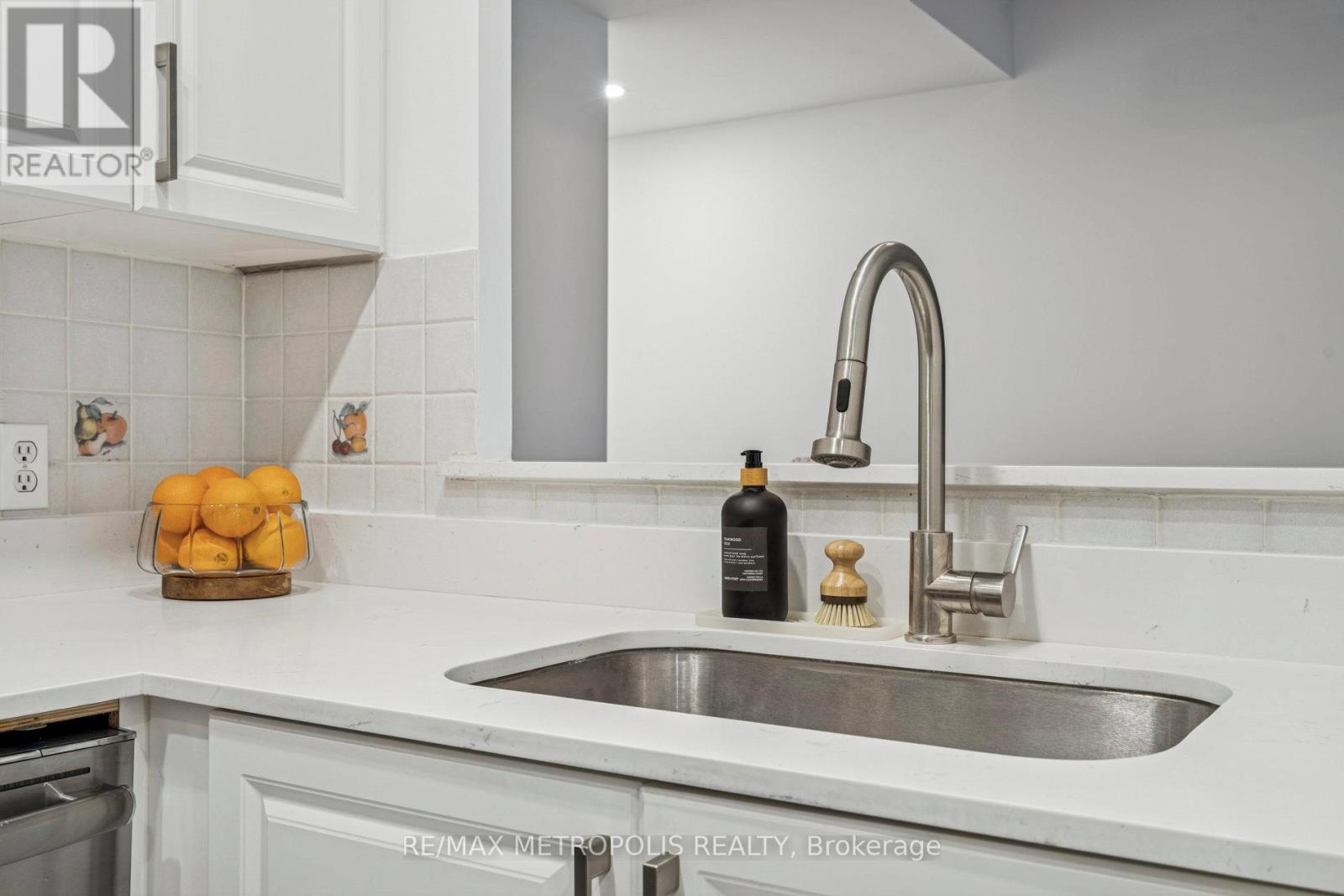 1911 - 8 Lee Centre Drive, Toronto, Ontario  M1H 3H8 - Photo 20 - E12824930