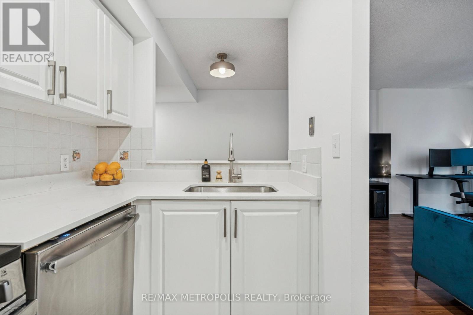 1911 - 8 Lee Centre Drive, Toronto, Ontario  M1H 3H8 - Photo 21 - E12824930