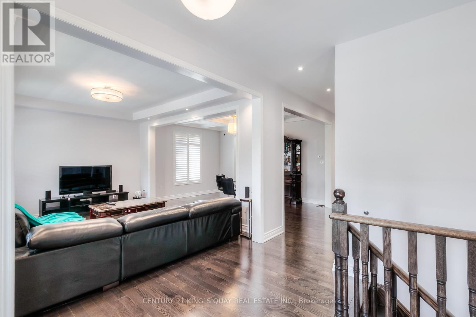 18 Manila Avenue, Markham, Ontario  L6C 0W1 - Photo 5 - N12824916