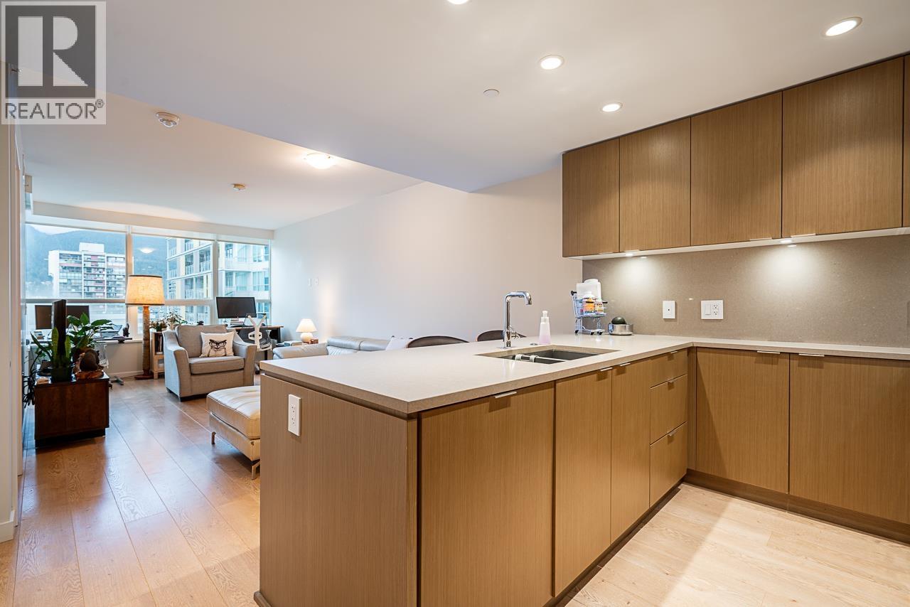 701 112 E 13th Street, North Vancouver, British Columbia  V7L 0E4 - Photo 2 - R3093029