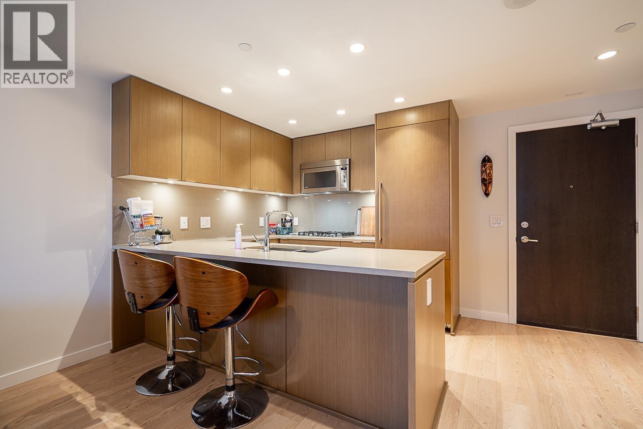 701 112 E 13th Street, North Vancouver, British Columbia  V7L 0E4 - Photo 3 - R3093029