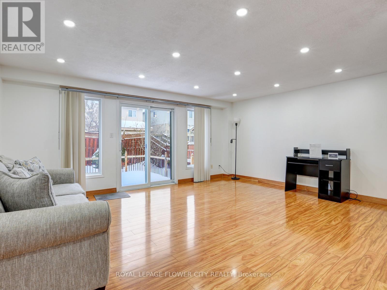 132 Donnenwerth Drive, Kitchener, Ontario  N2E 4C8 - Photo 17 - X12824908