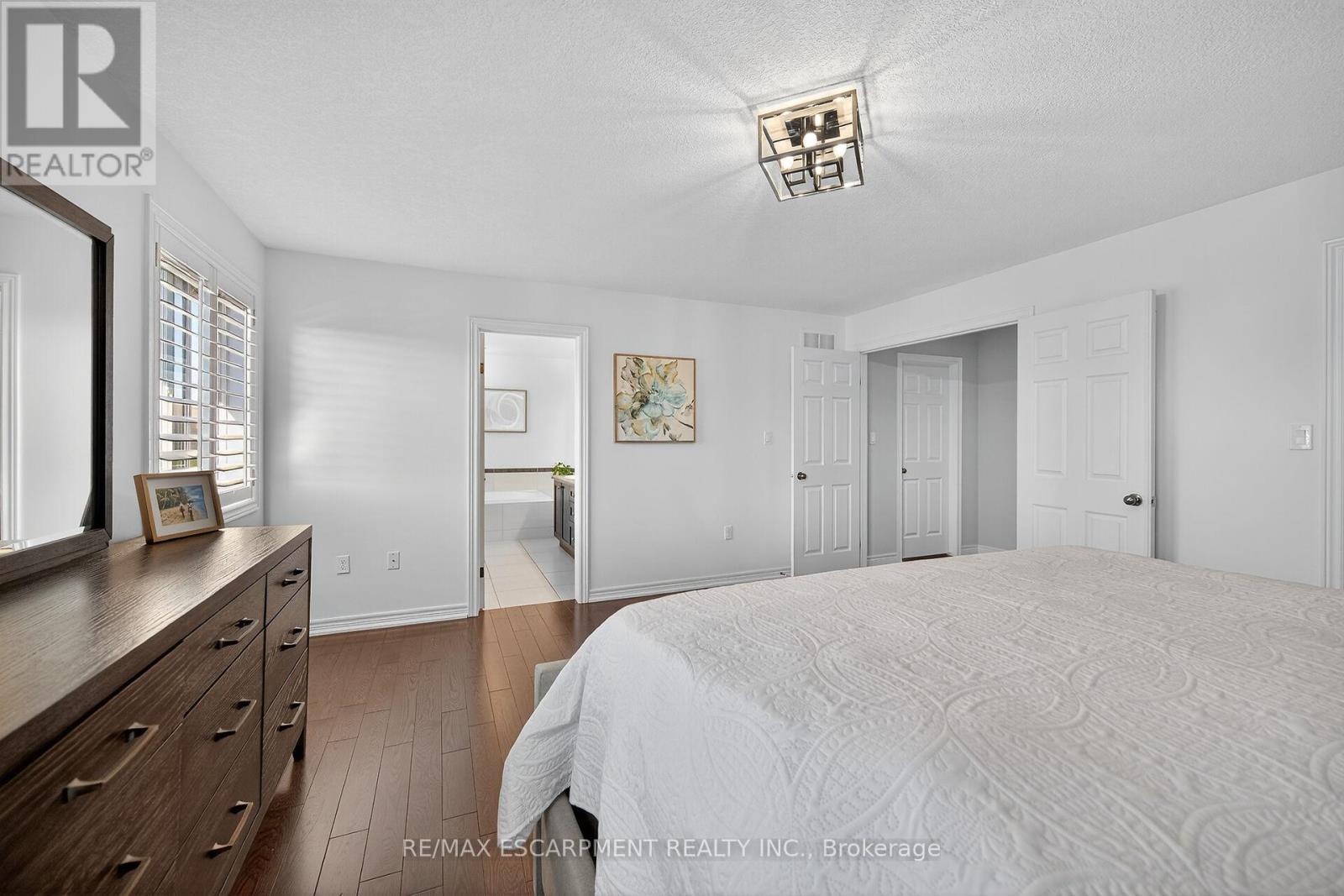 8 Chartwell Circle, Hamilton, Ontario  L9A 0B6 - Photo 24 - X12824914