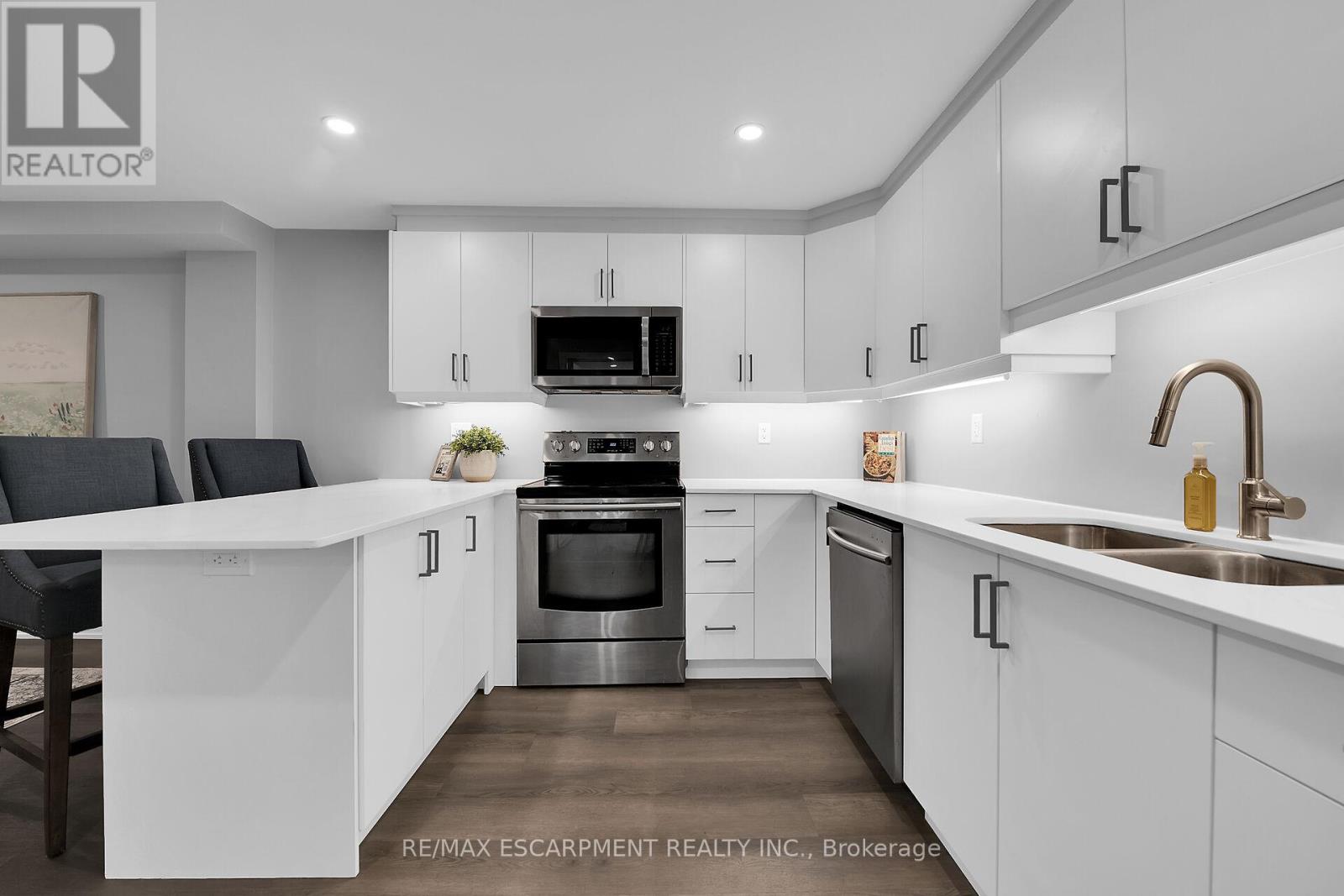 8 Chartwell Circle, Hamilton, Ontario  L9A 0B6 - Photo 39 - X12824914