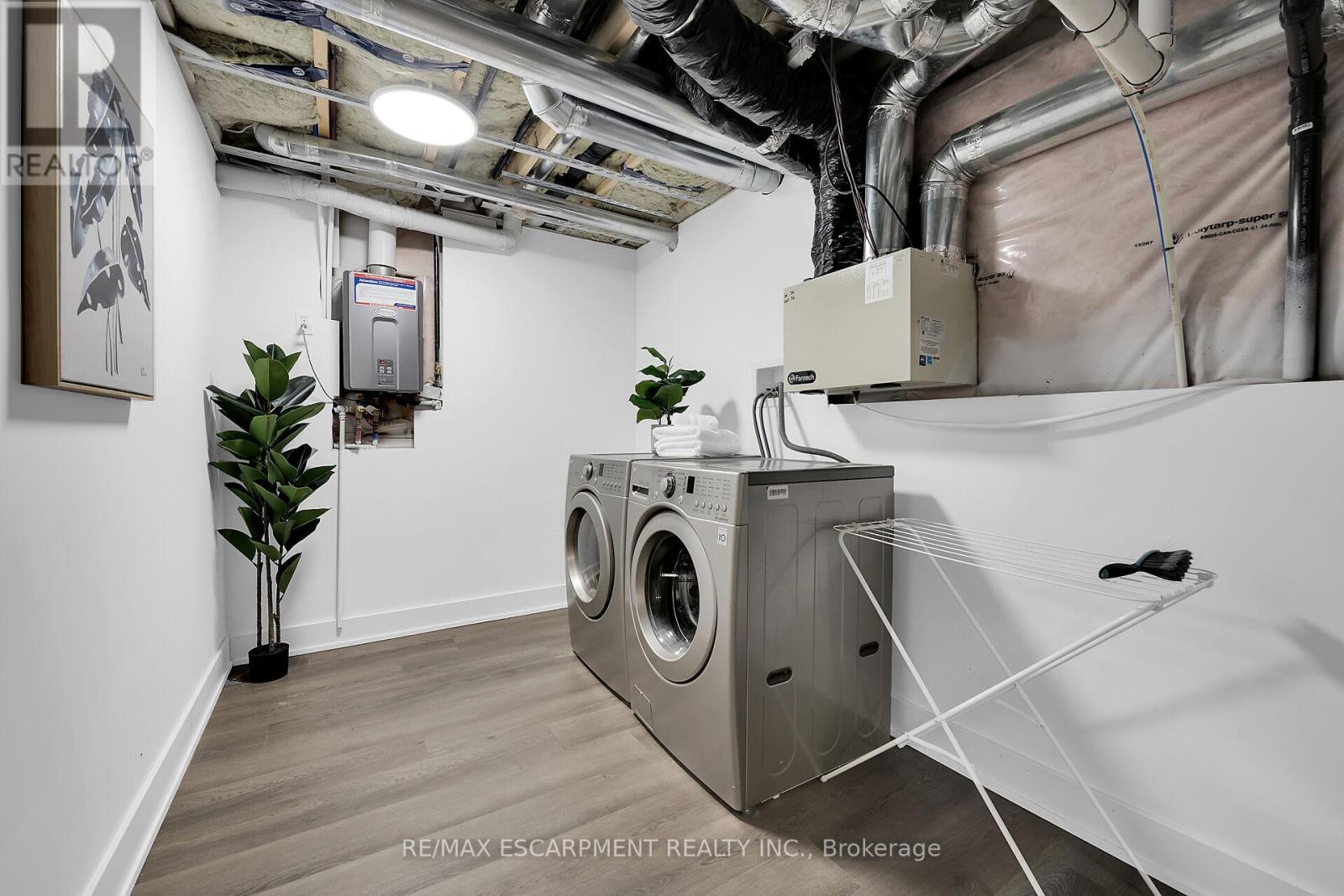 8 Chartwell Circle, Hamilton, Ontario  L9A 0B6 - Photo 42 - X12824914