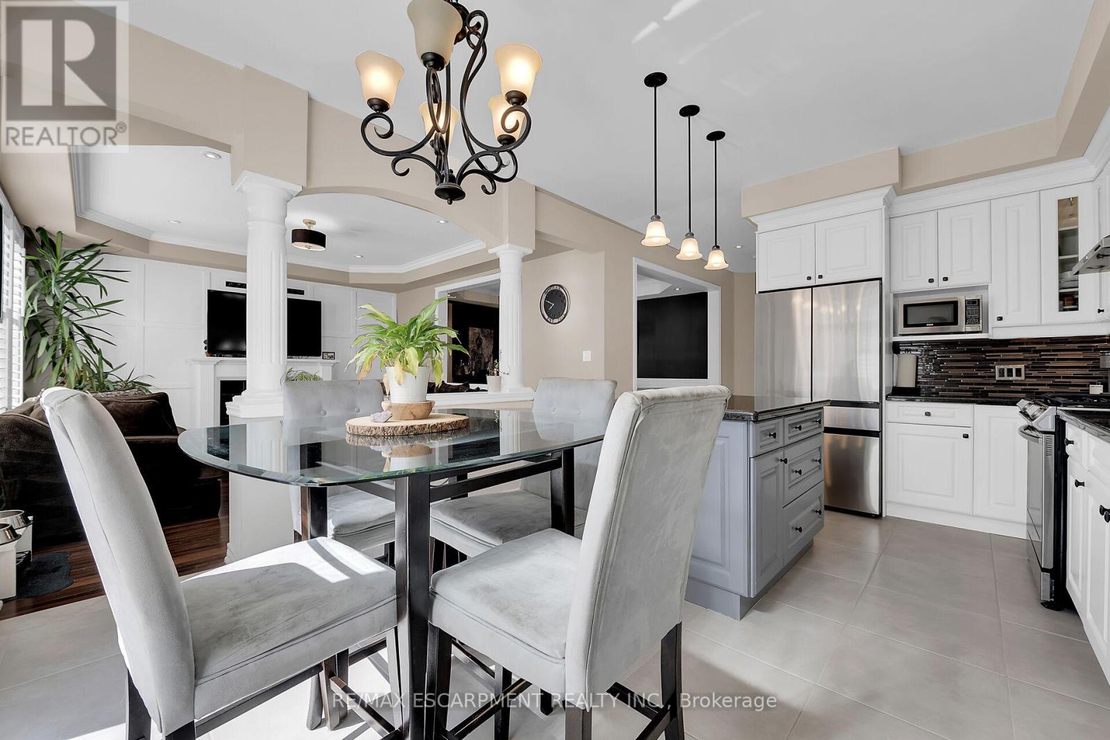 8 Chartwell Circle, Hamilton, Ontario  L9A 0B6 - Photo 7 - X12824914