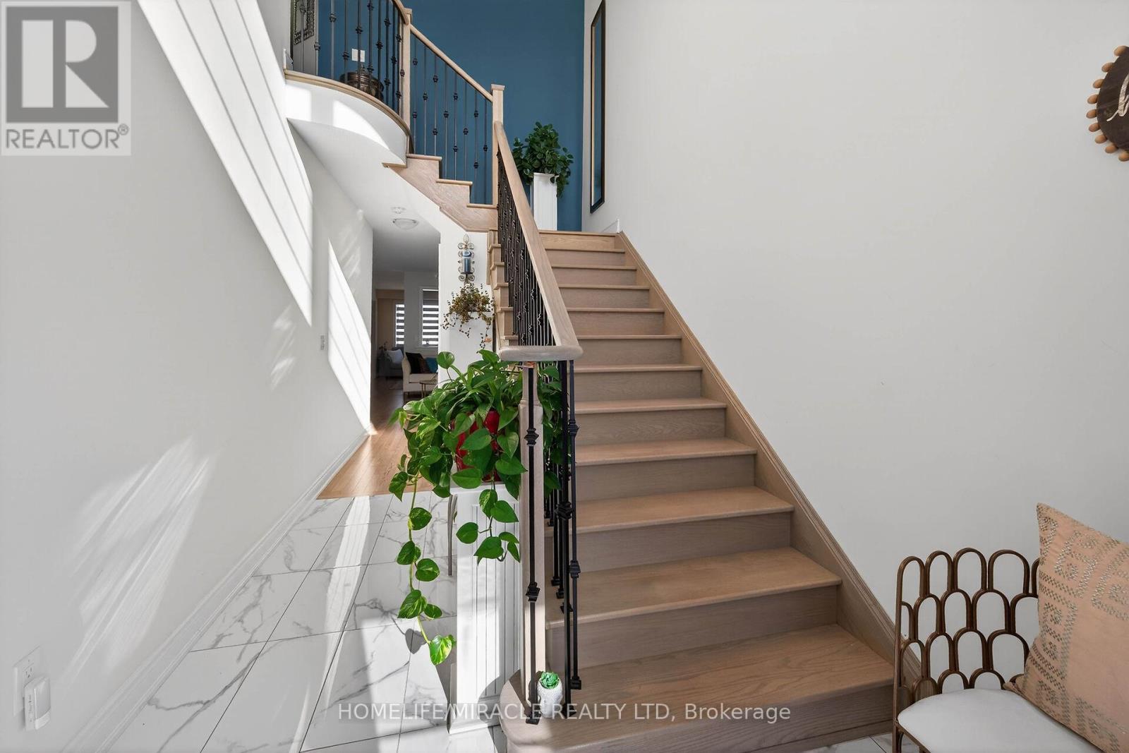 12 Rainbow Drive, Haldimand, Ontario  N3W 0G1 - Photo 4 - X12824928