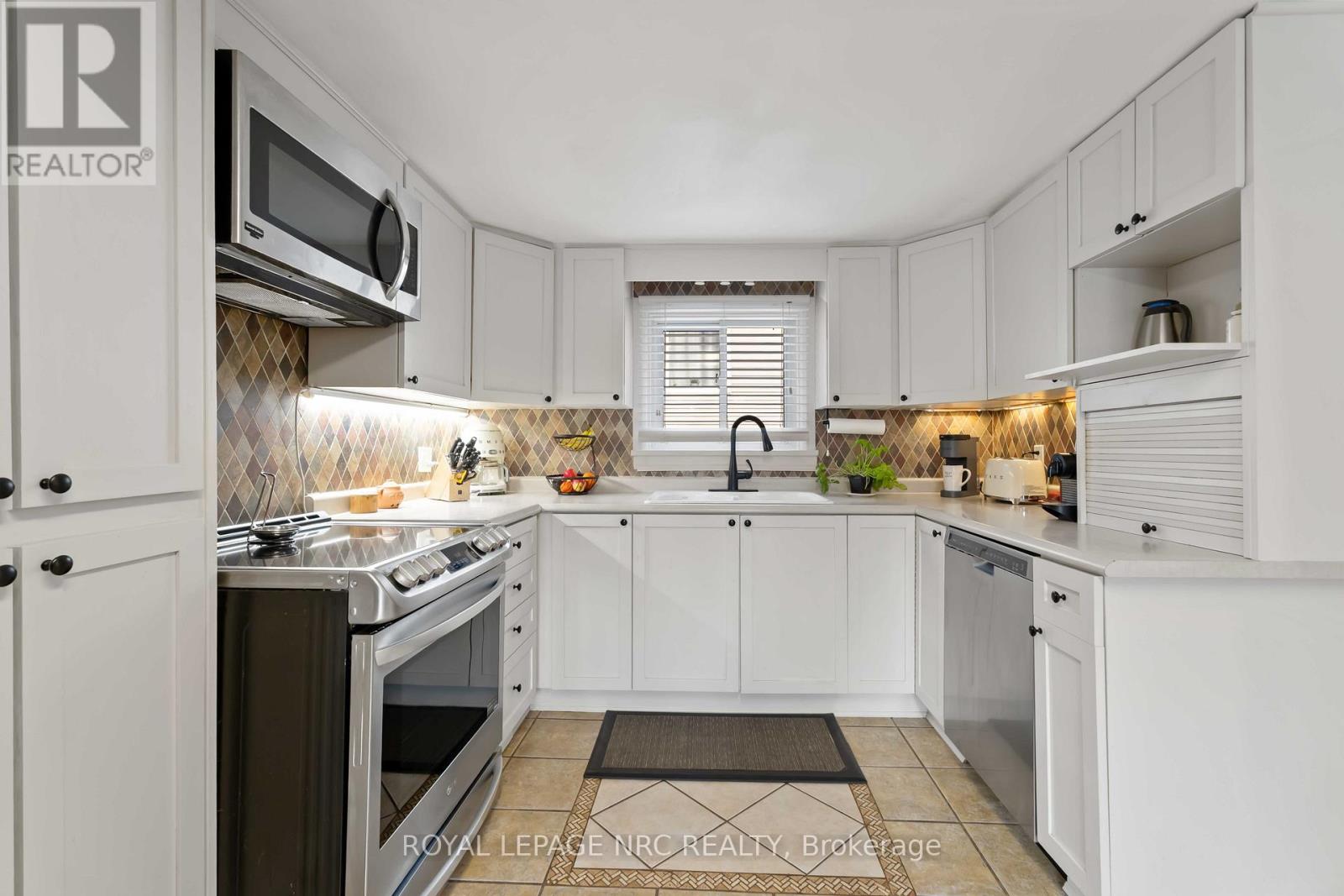 1359 Pelham Street S, Pelham, Ontario  L0S 1E0 - Photo 6 - X12824946