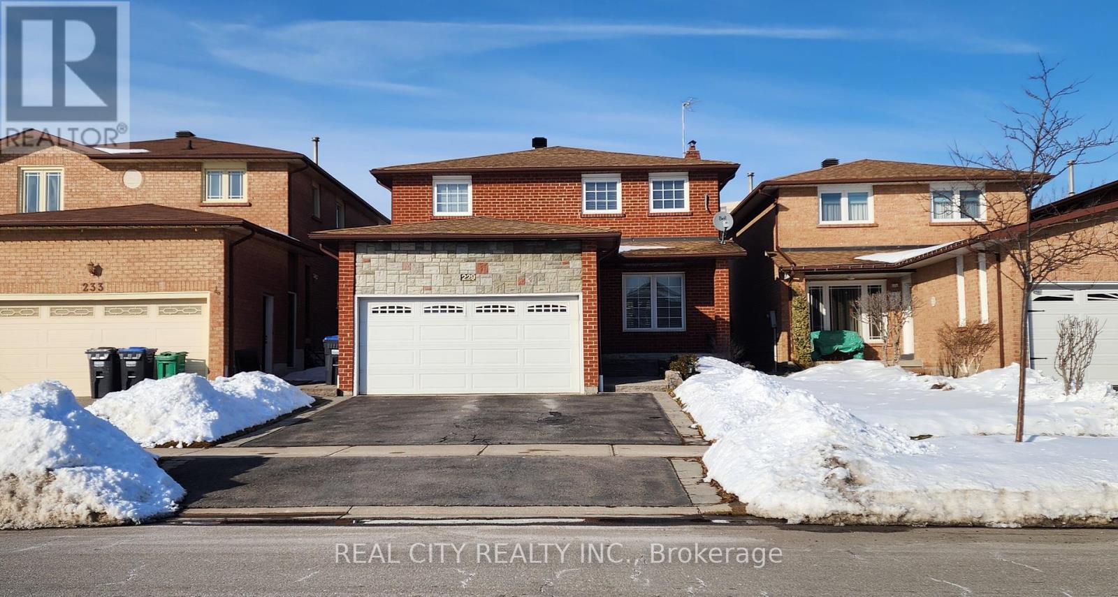 229 Kingsbridge Garden Circle, Mississauga, Ontario  L5R 1L4 - Photo 2 - W12741002