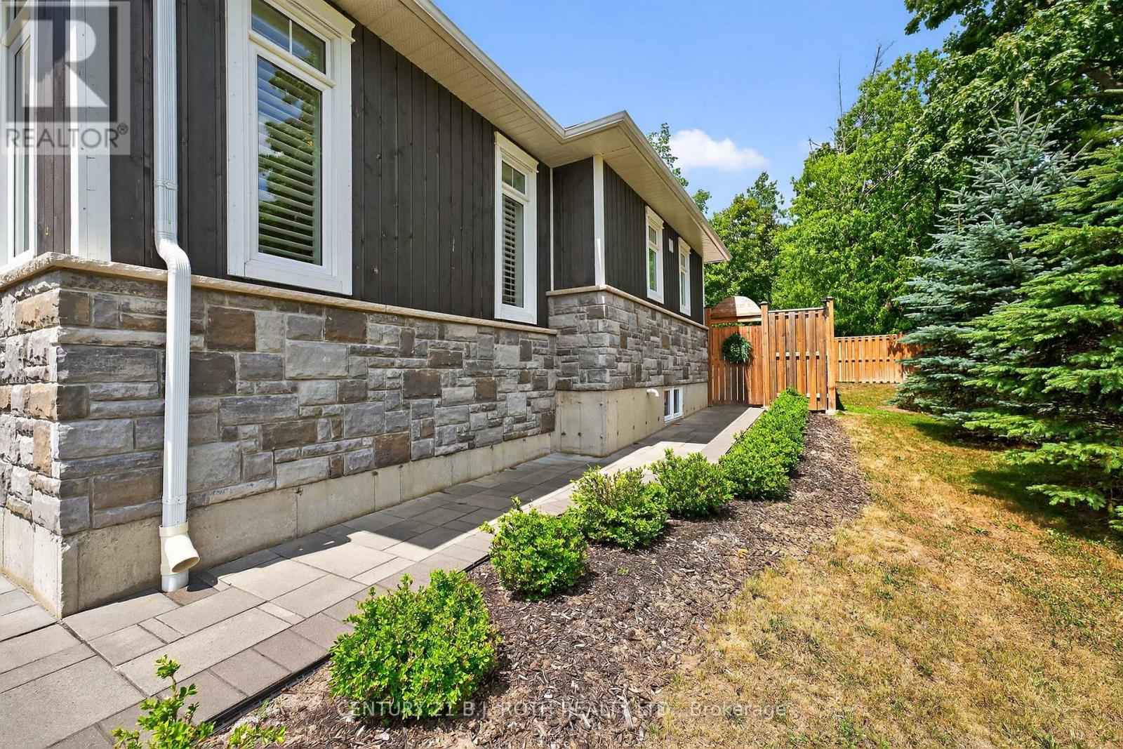 300 Shanty Bay Road, Oro-Medonte, Ontario  L4M 1E6 - Photo 38 - S12825004