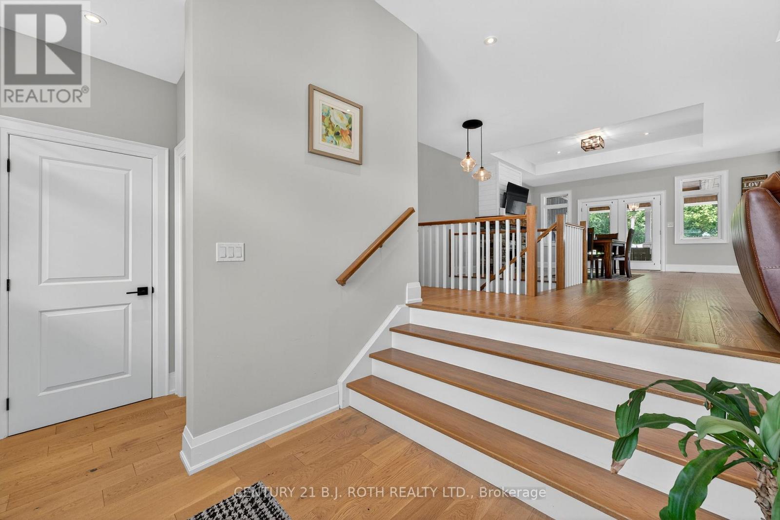 300 Shanty Bay Road, Oro-Medonte, Ontario  L4M 1E6 - Photo 7 - S12825004