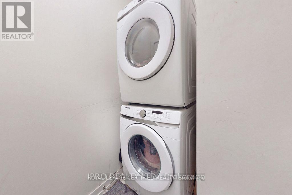 2614 Castlegate Crossing, Pickering, Ontario  L1X 0H9 - Photo 20 - E12824848