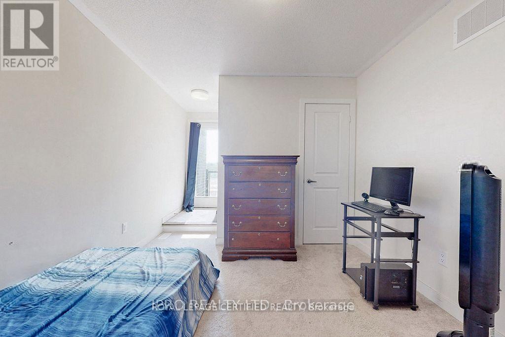 2614 Castlegate Crossing, Pickering, Ontario  L1X 0H9 - Photo 31 - E12824848