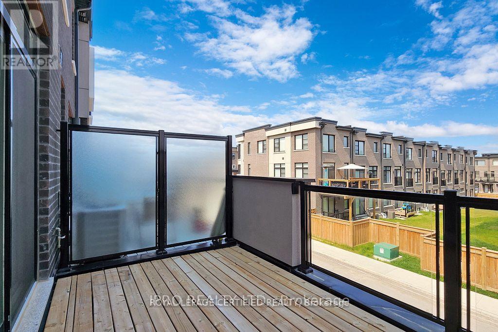 2614 Castlegate Crossing, Pickering, Ontario  L1X 0H9 - Photo 33 - E12824848