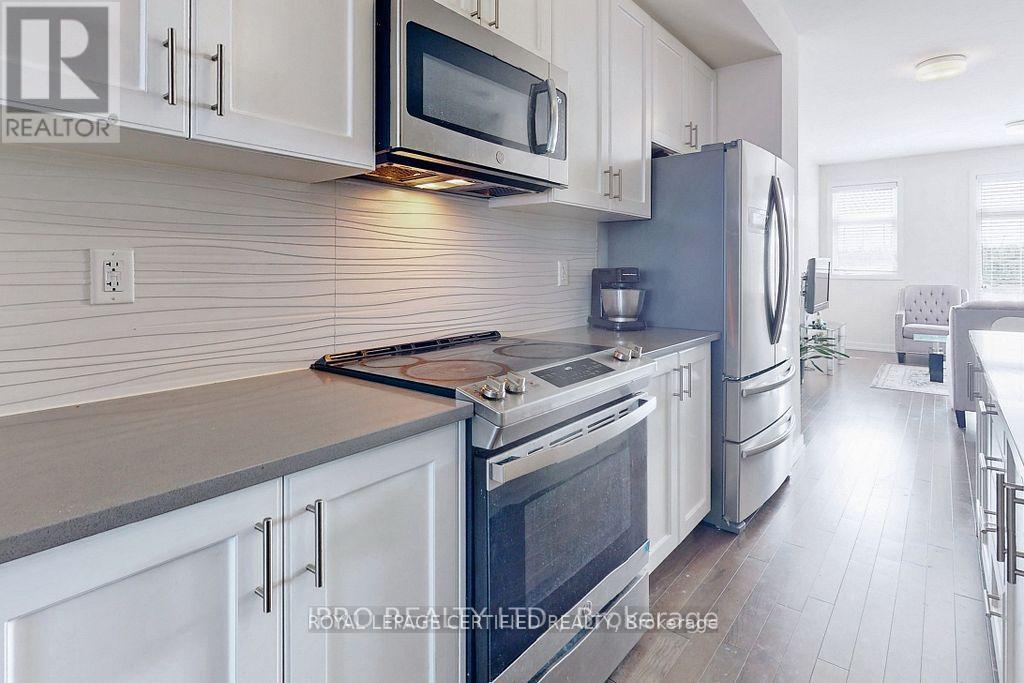 2614 Castlegate Crossing, Pickering, Ontario  L1X 0H9 - Photo 7 - E12824848