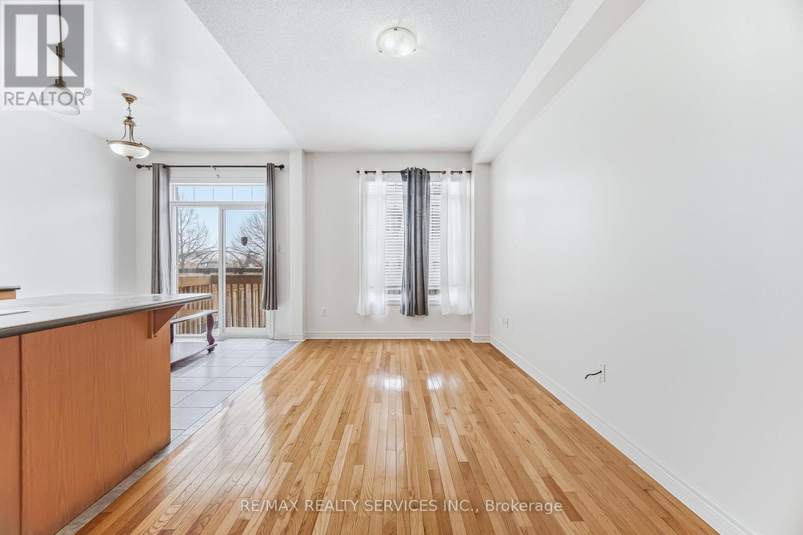 4 Rocky Point Crescent, Brampton, Ontario  L6V 4S8 - Photo 13 - W12805948