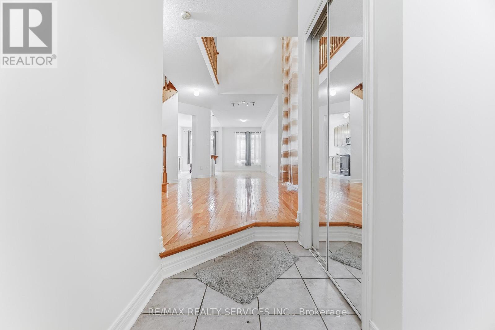 4 Rocky Point Crescent, Brampton, Ontario  L6V 4S8 - Photo 11 - W12805948