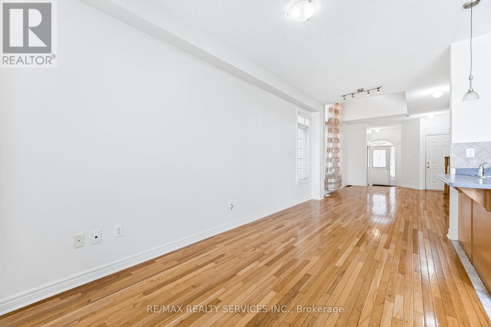 4 Rocky Point Crescent, Brampton, Ontario  L6V 4S8 - Photo 12 - W12805948