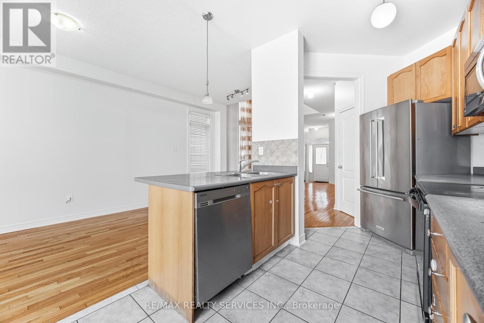 4 Rocky Point Crescent, Brampton, Ontario  L6V 4S8 - Photo 18 - W12805948