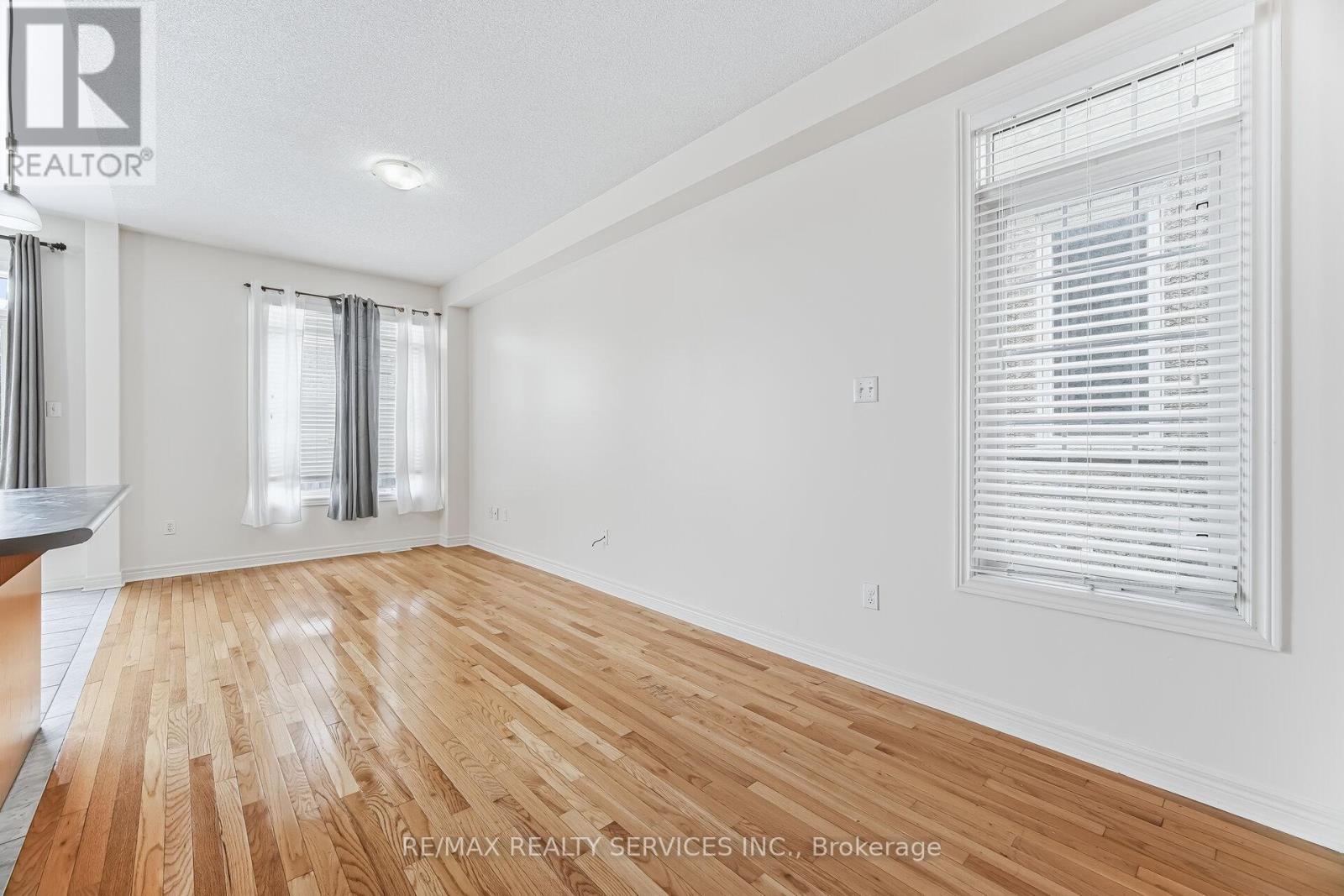 4 Rocky Point Crescent, Brampton, Ontario  L6V 4S8 - Photo 10 - W12805948