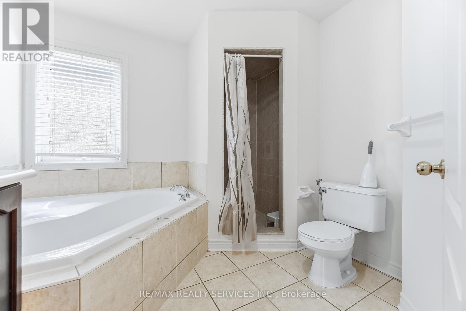 4 Rocky Point Crescent, Brampton, Ontario  L6V 4S8 - Photo 31 - W12805948