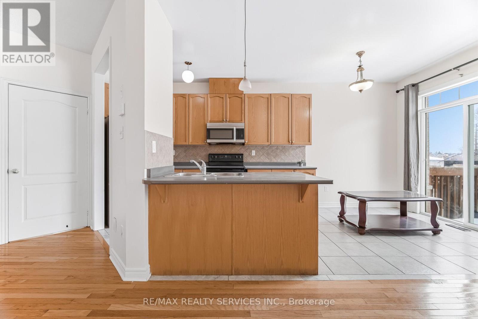 4 Rocky Point Crescent, Brampton, Ontario  L6V 4S8 - Photo 16 - W12805948